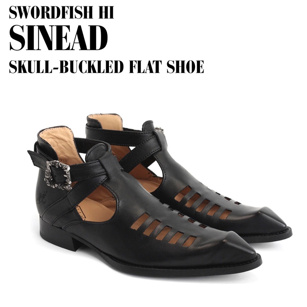 John fluevog SINEAD
SKULL-BUCKLED FLAT SHOE